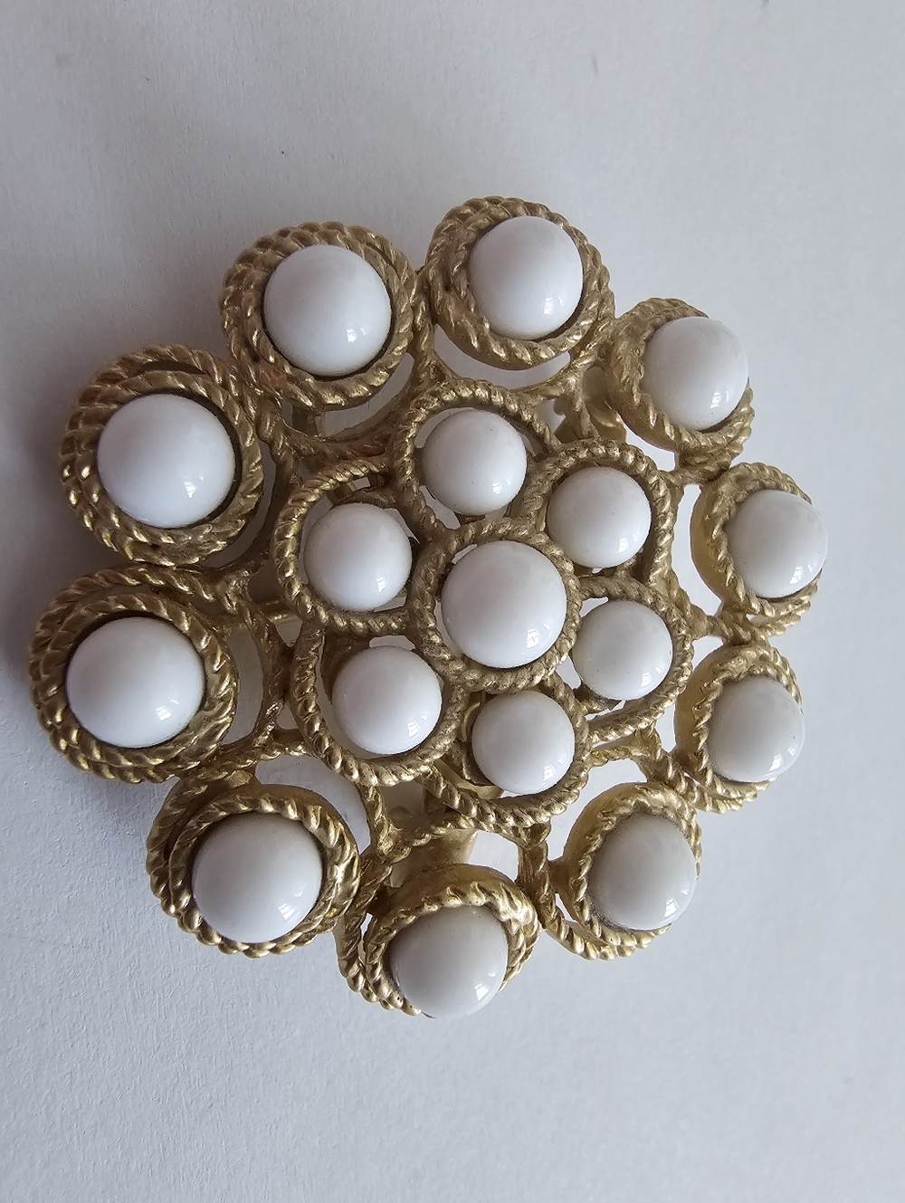 Retired Stella And Dot Gold Tone Brooch Paradise White Cabochon Clusters